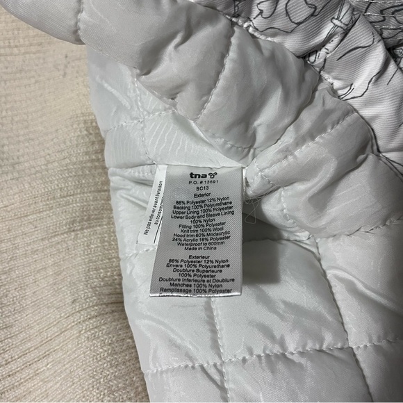 Aritzia TNA Kaleidoscope Hooded Jacket Graphic Medium White - Picture 8 of 10